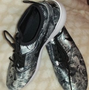 Nike Juvenate Floral Sneakers